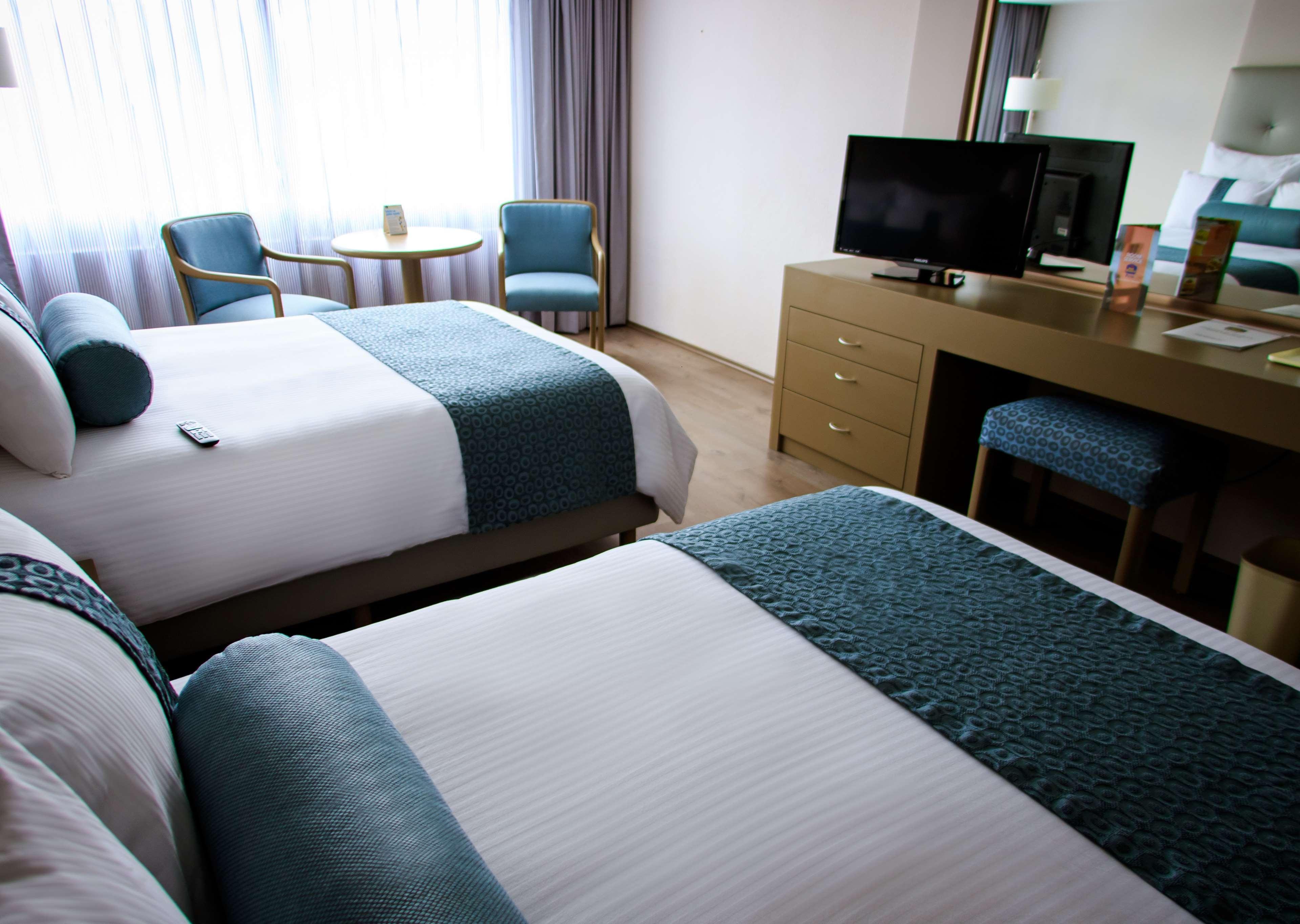 ベスト ウエスタン プラス グラン ホテル モレリア エクステリア 写真 A room at the hotel