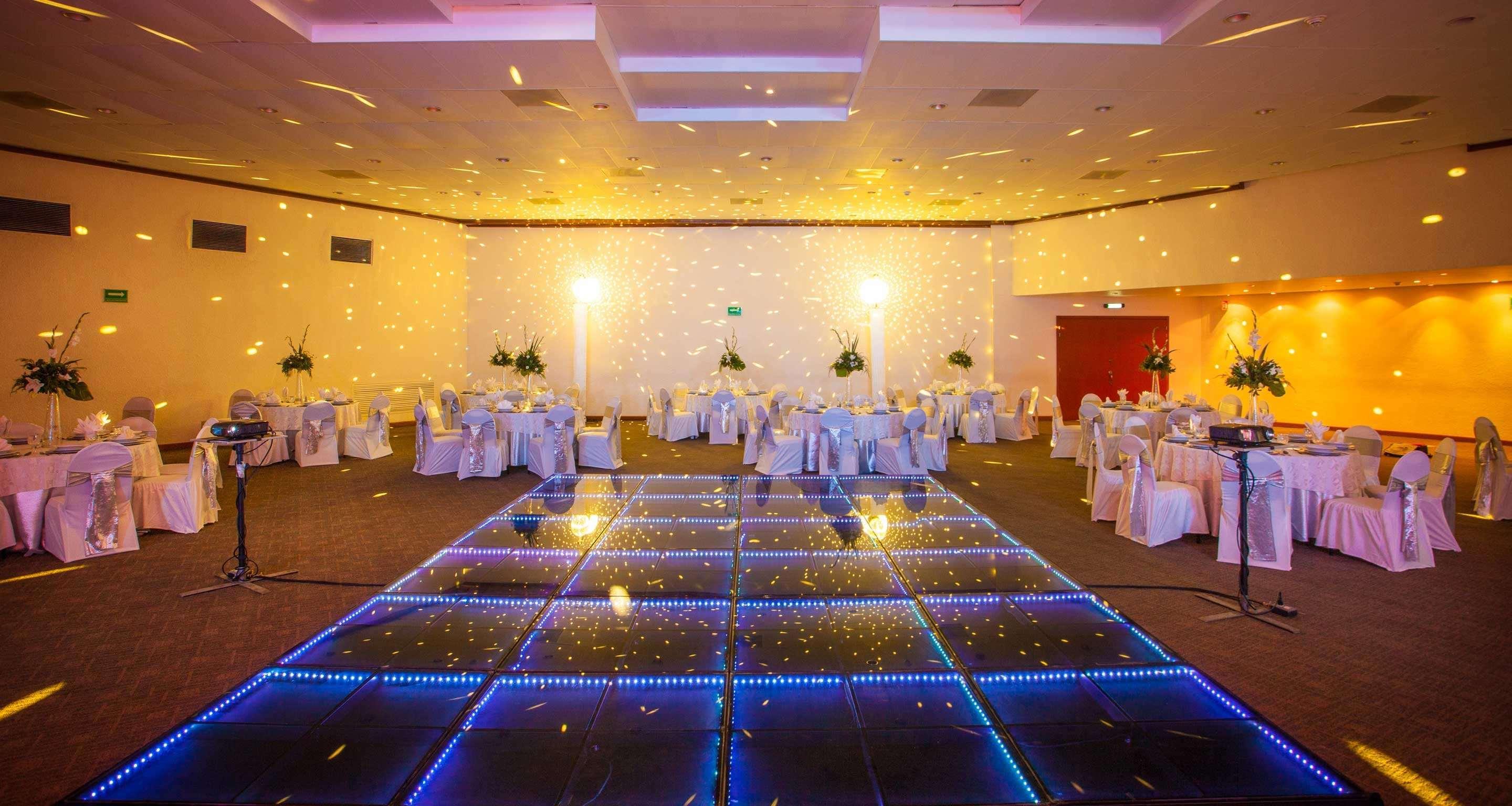 ベスト ウエスタン プラス グラン ホテル モレリア エクステリア 写真 The ballroom at the Crowne Plaza Hotel, Dublin Airport