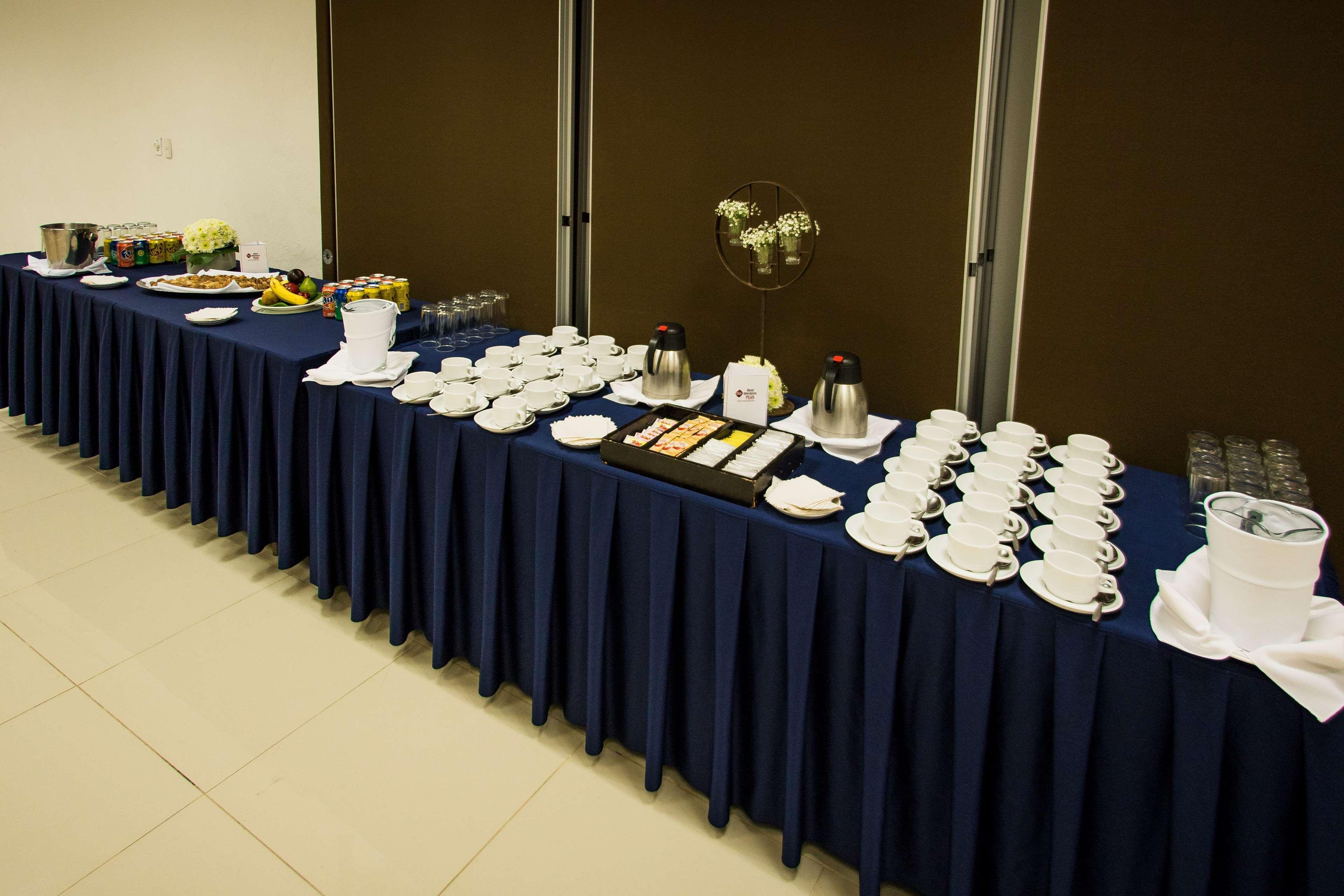 ベスト ウエスタン プラス グラン ホテル モレリア エクステリア 写真 A buffet table