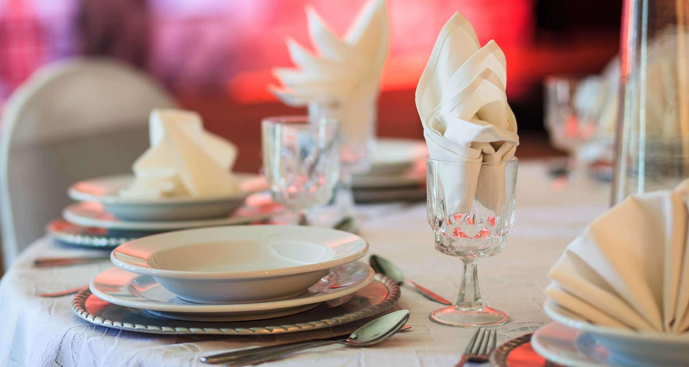 ベスト ウエスタン プラス グラン ホテル モレリア エクステリア 写真 A table set for fine dining