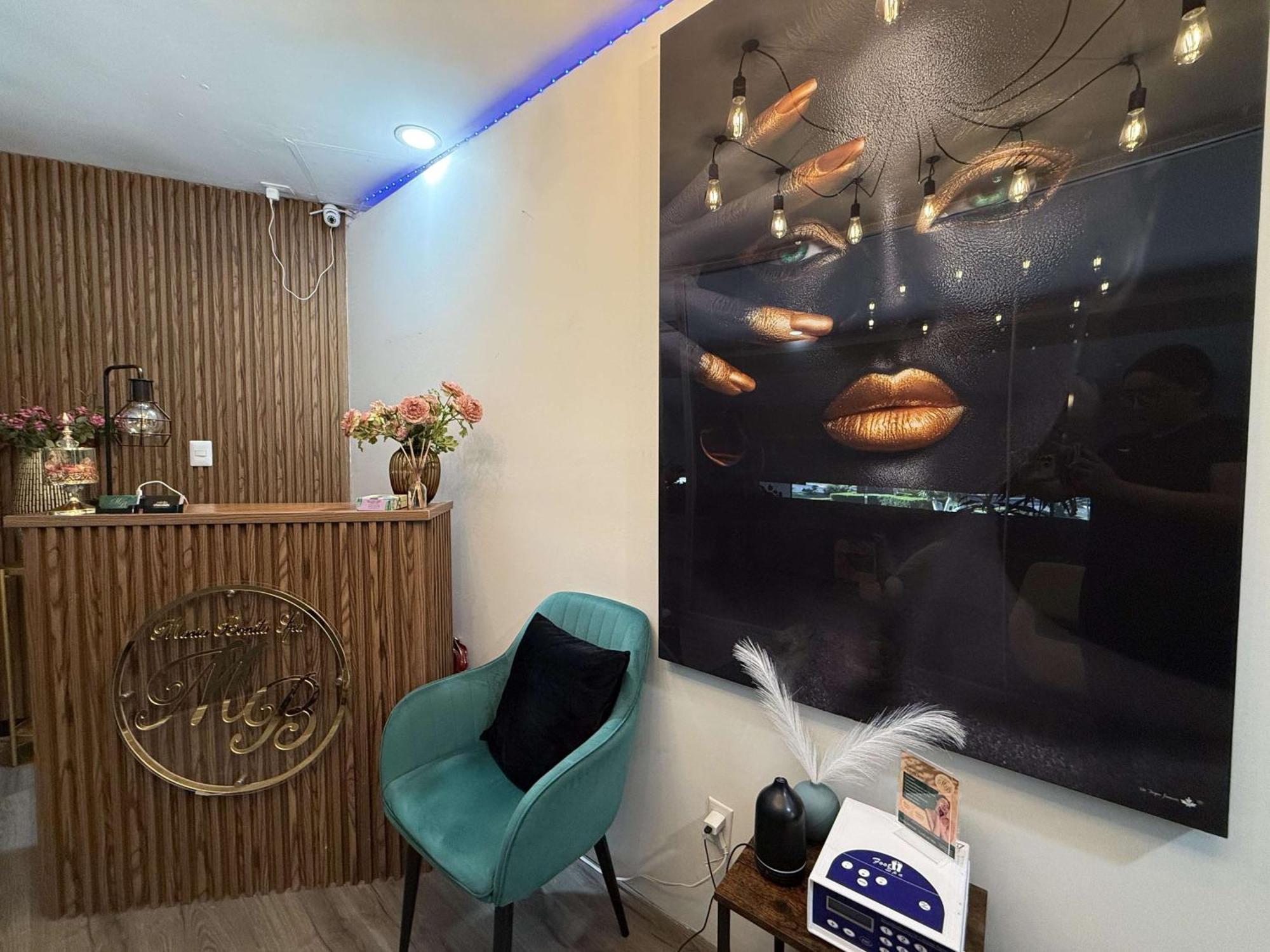 ベスト ウエスタン プラス グラン ホテル モレリア エクステリア 写真 The interior of a medical spa in the UK