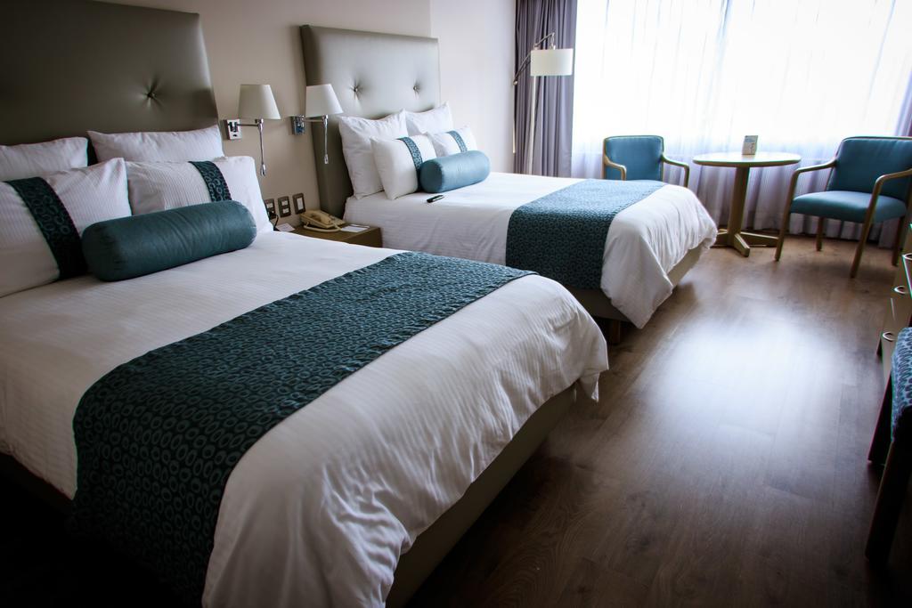 ベスト ウエスタン プラス グラン ホテル モレリア エクステリア 写真 A room at the hotel