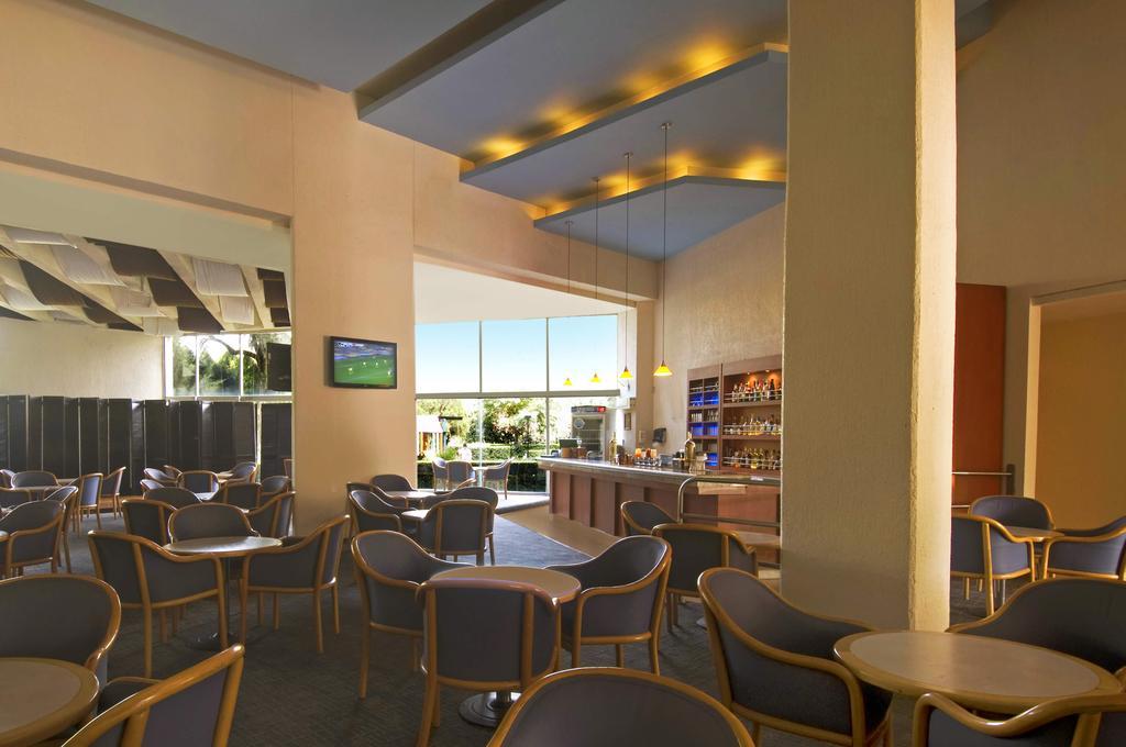 ベスト ウエスタン プラス グラン ホテル モレリア レストラン 写真 The Club at Palm Springs International Airport